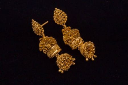 تفسير رؤية حلق الذهب في المنام لجميع الحالات